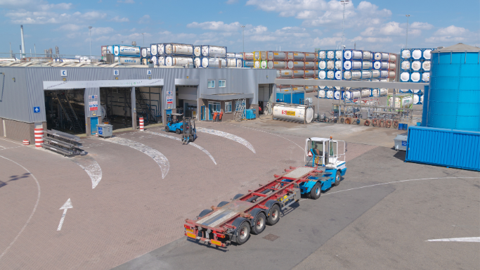 Tank container depot yard connecting gate, storage and operations